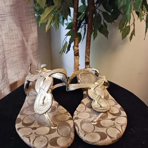 Coach Gold Metallic T-Strap Sandals sz 8 - Picture 4 of 8